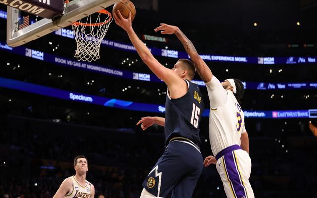 开云体育赛事直播浓眉哥连续二十场比赛得分超过重要助攻，公牛不断突破！