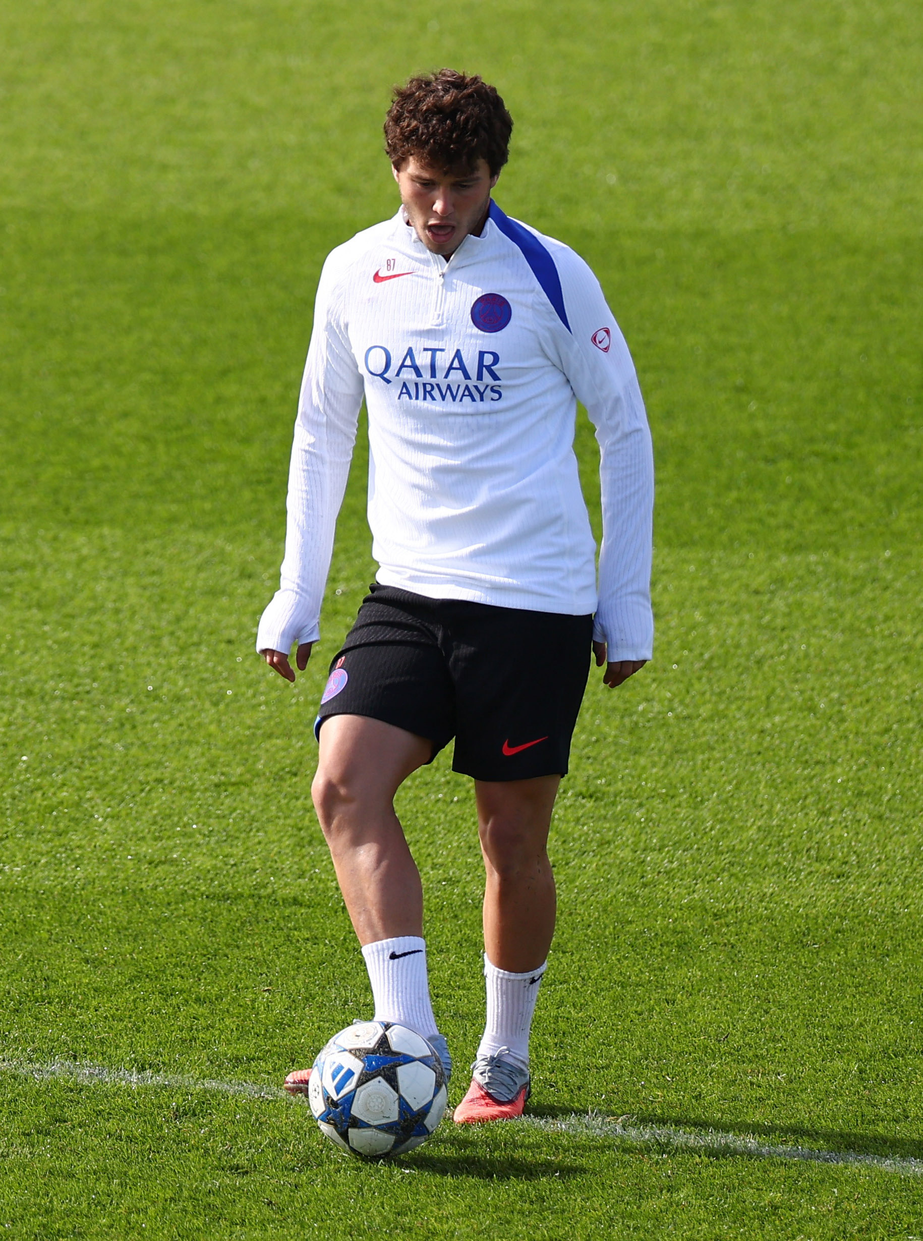 Kaiyun体育转会期体能课后，巴黎圣日耳曼队长鼓劲备战欧超杯，媒体盛赞，轮换策略成焦点的简单介绍